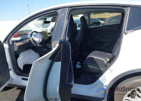 2020 Tesla Model Y Long Range Dual Motor All-Wheel Drive z USA, uszkodzony, nr VIN 5YJYGDEE2LF015390